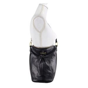 B. MAKOWSKY WOMEN’S BLACK LEATHER CROSSBODY BUCKET HOBO PURSE — STYLE A226297
